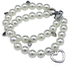 elastisches Armband mit Schmuck Perlen und Herz Anhängern